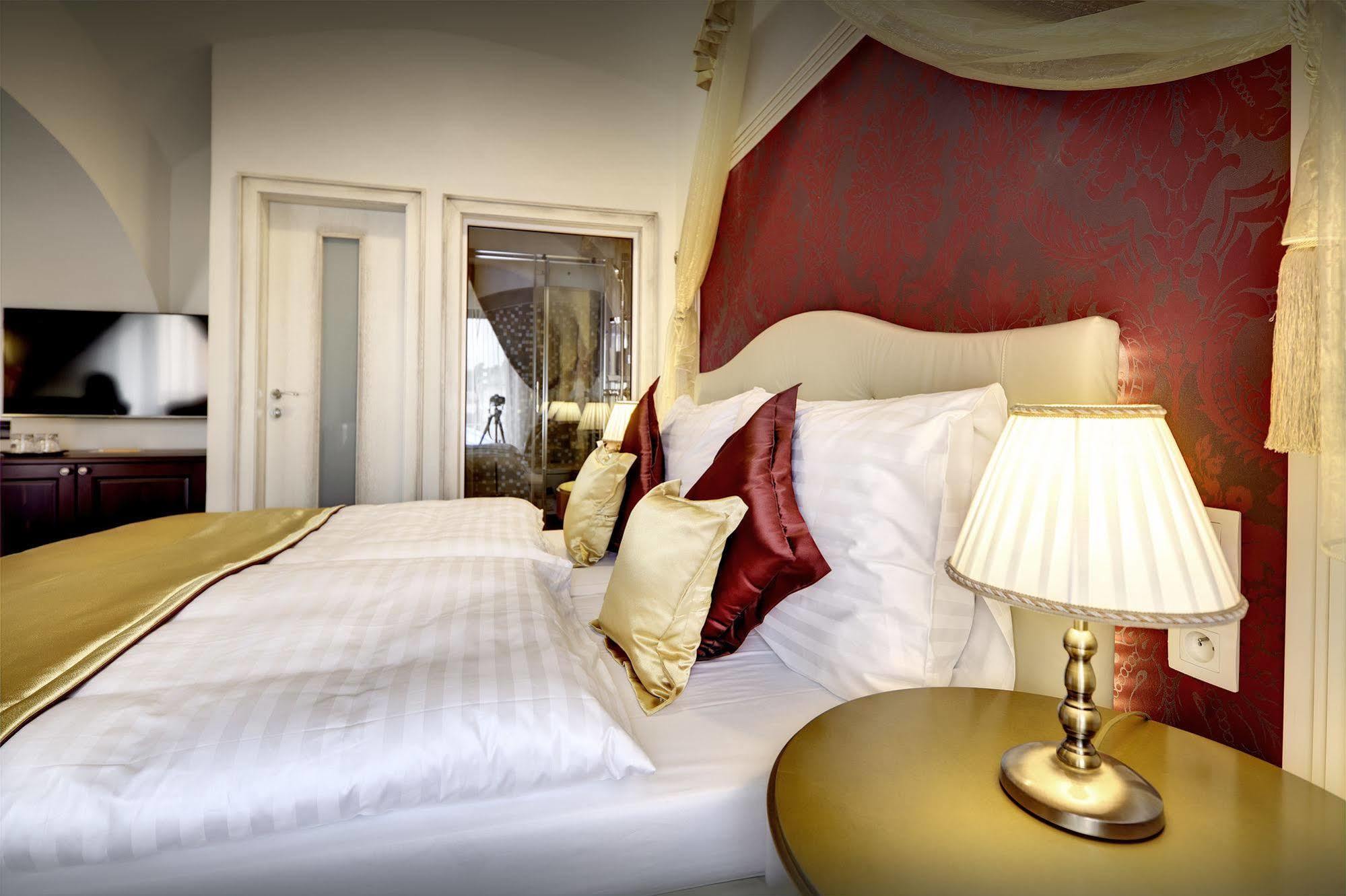 บูติก โฮเทล ฮเวียซโดสลาฟ Hotel เกชมาร็อค ภายนอก รูปภาพ
